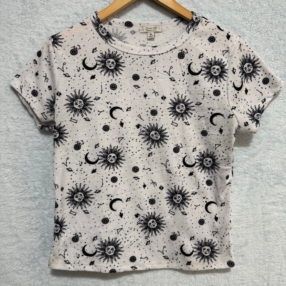 Orange Kiss Essentials Women's XL Celestial Moon Sun Short Sleeve Top